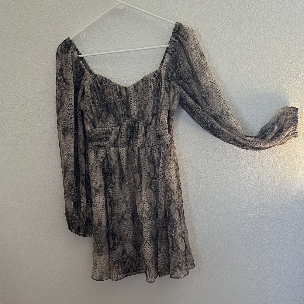 Express Snake-Print Long-Sleeve Mini Dress - Gray and Cream
